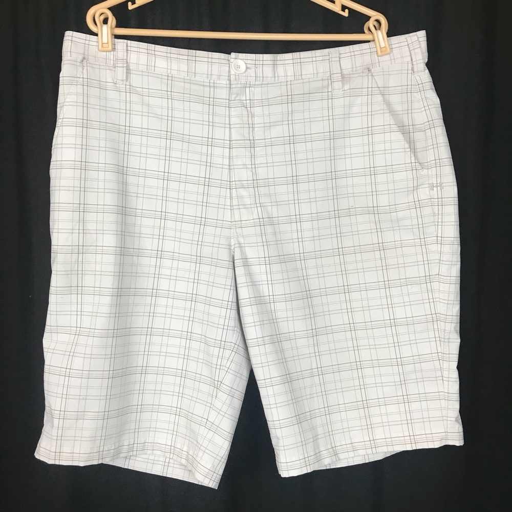 Under Armour MENS 40 XL Golf Shorts